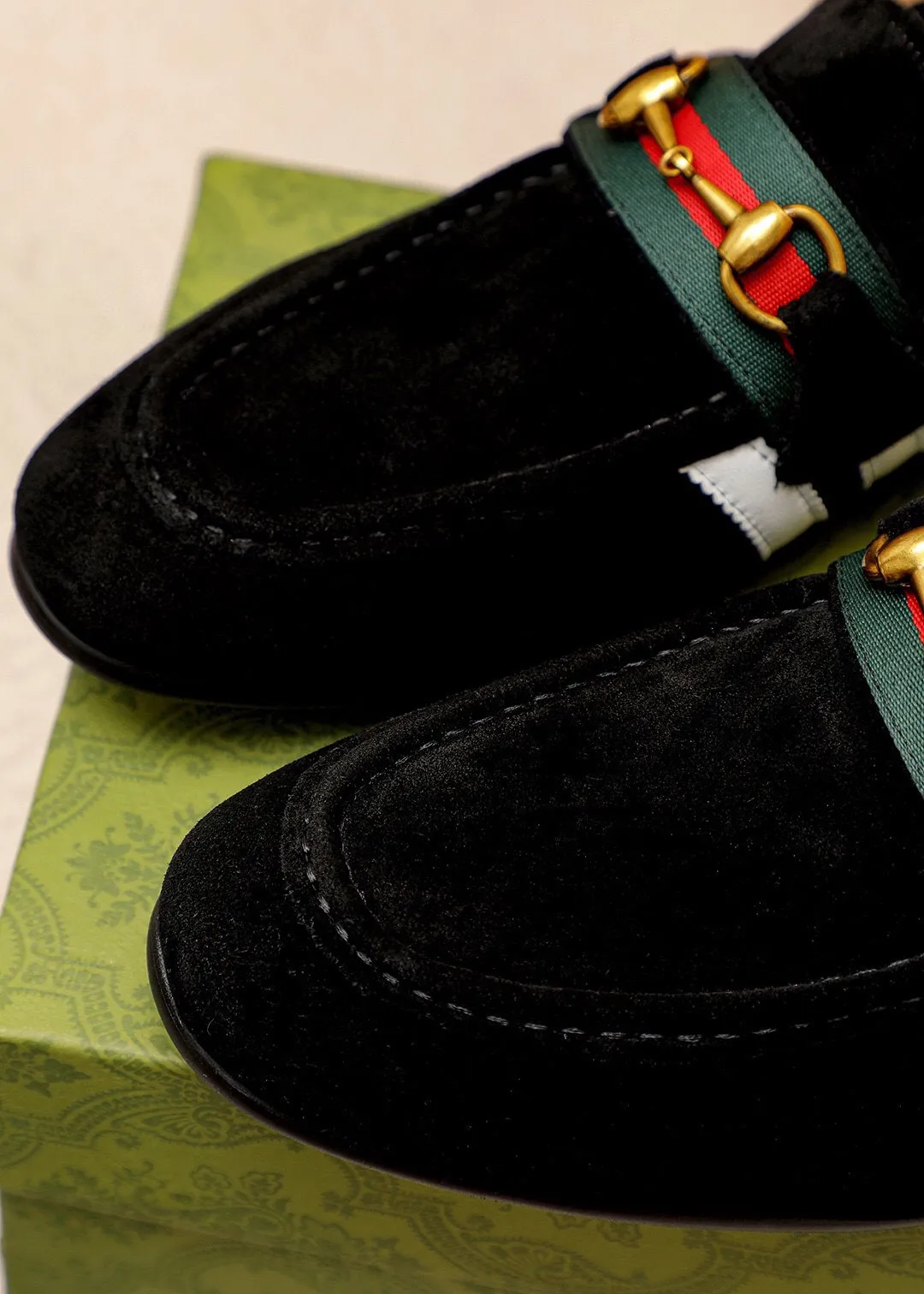 Men's shoes 💰480 💐 Product trademark: GUCCI "Gucci" casual leather shoes Regular size: 38-44 (45.46🉑️customized) Product materials: Selected imported first-layer frosted cowhide upper + classic hardware buckle, imported cowhide leather lining. Strong three-dimensional visual effect, original outsole Color: 4⃣️colors available